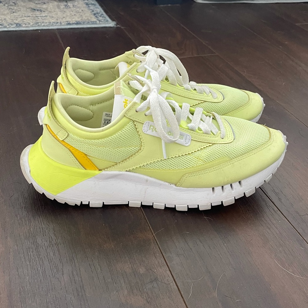 Reebok Classic Legacy highlighter yellow women’s 9/EUR 40